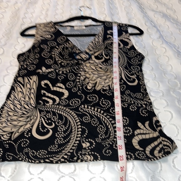 *WOMEN’S medium creative design works top - Picture 5 of 5